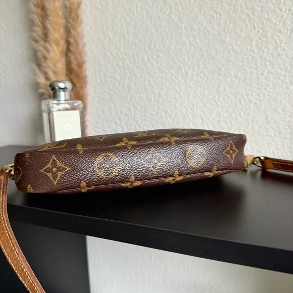 🌼AUTHENTIC Louis Vuitton Pochette with ORIGINAL LV strap🌼 - Picture 7 of 15